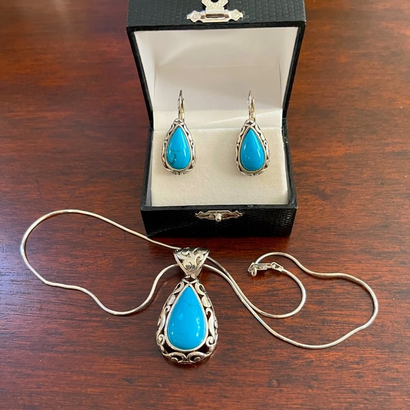Vintage Jewelry - Turquoise silver tone pendant necklace & earring set